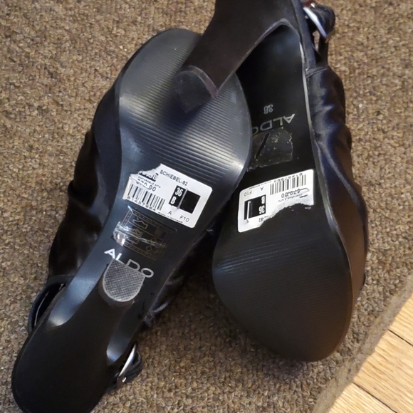 Sexy satin ruffle layered peep toe heels - Picture 5 of 5